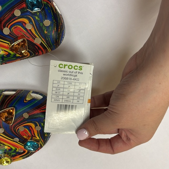 CROCS Swirl design with Charms - Picture 2 of 5